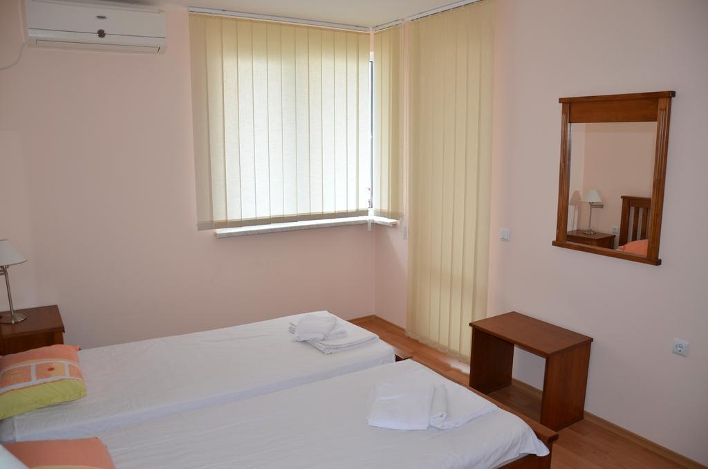 Single Private Apartments In Marina View Fort Beach Sveti Vlas Esterno foto