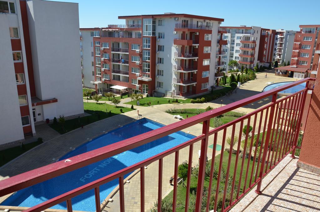 Single Private Apartments In Marina View Fort Beach Sveti Vlas Esterno foto
