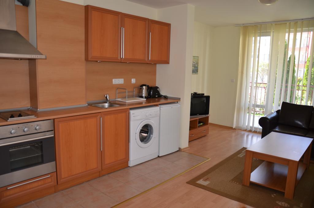 Single Private Apartments In Marina View Fort Beach Sveti Vlas Esterno foto