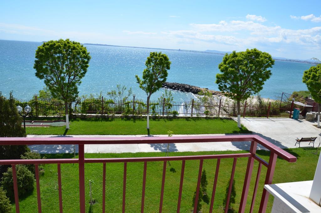 Single Private Apartments In Marina View Fort Beach Sveti Vlas Esterno foto